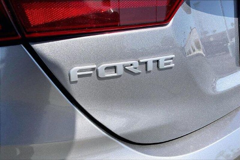 Used 2023 Kia Forte LXSImage 7