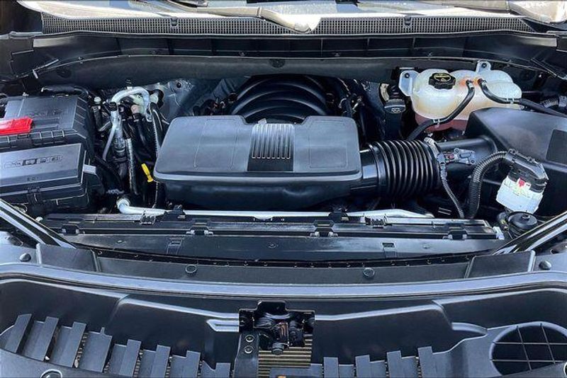 Used 2025 Chevrolet Tahoe LTImage 9