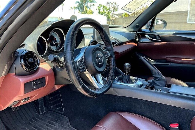 2017 Mazda Miata ClubImage 9
