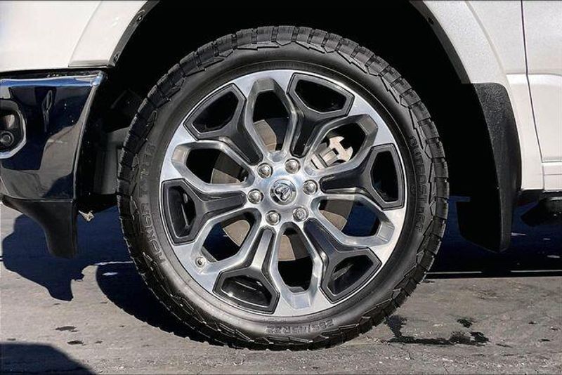 Used 2024 RAM 1500 LimitedImage 8