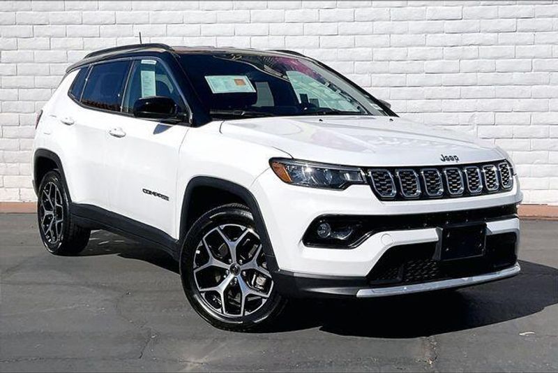 Used 2025 Jeep Compass LimitedImage 12