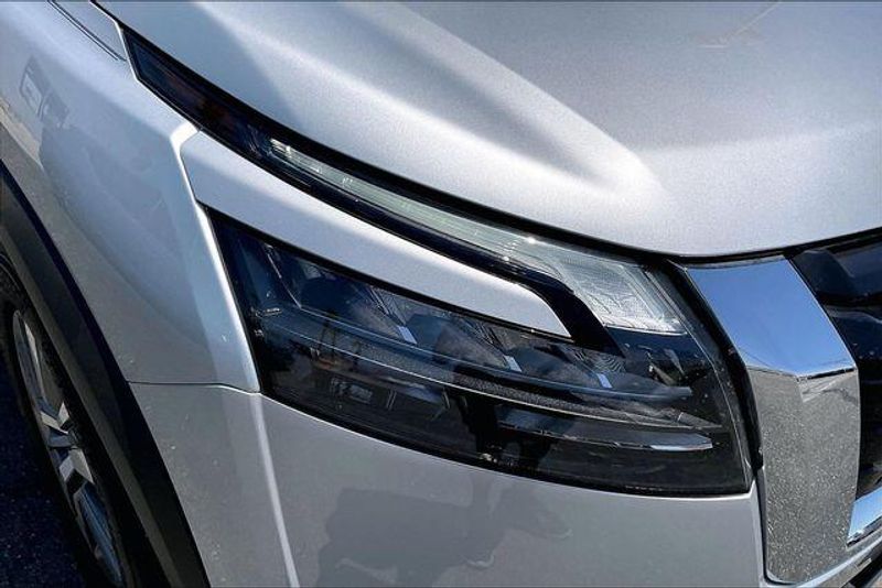 Used 2025 Nissan Pathfinder SLImage 27