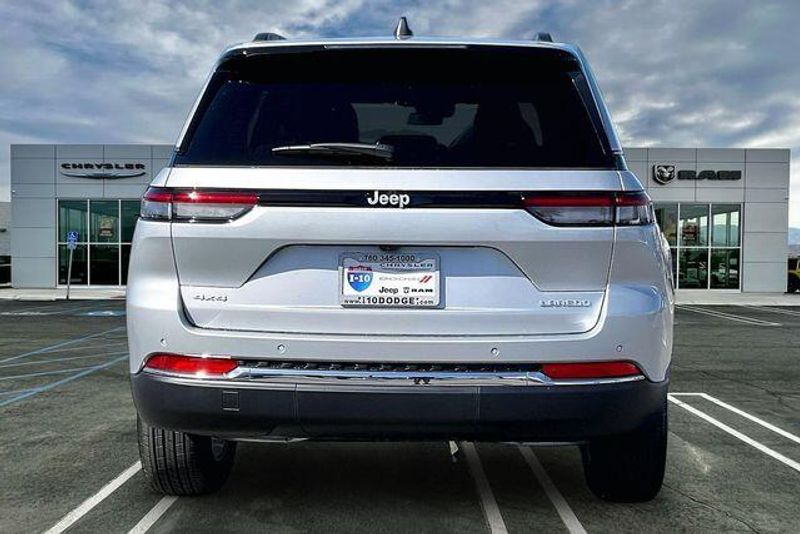 New 2026 Jeep Grand Cherokee Laredo X 4x4Image 3