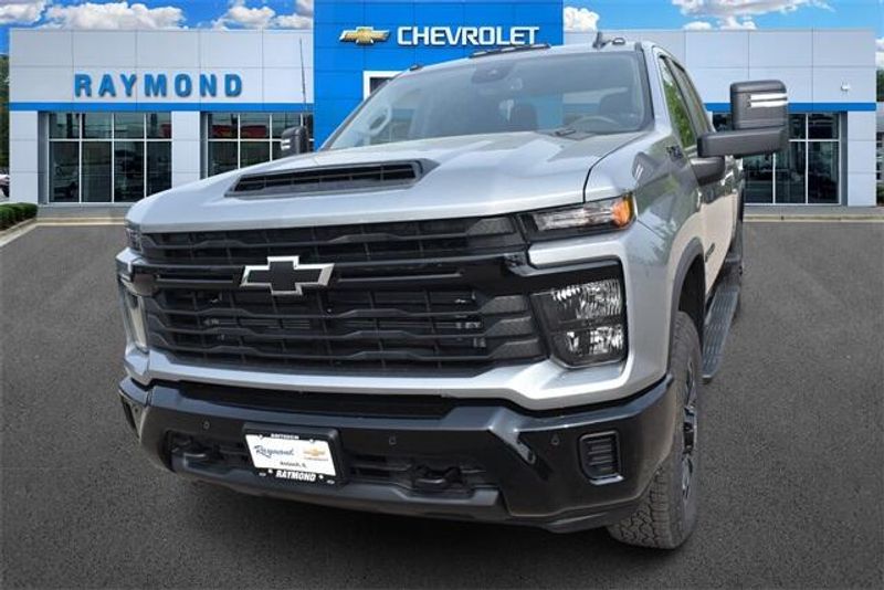 2025 Chevrolet Silverado 2500HD CustomImage 7