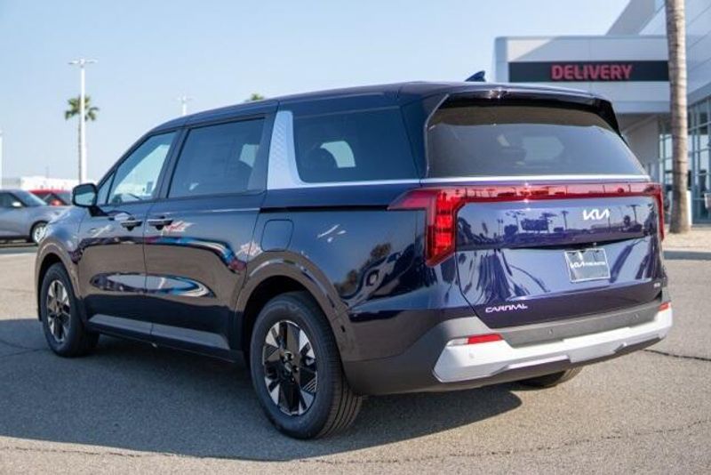 2026 Kia Carnival Hybrid LXSImage 5