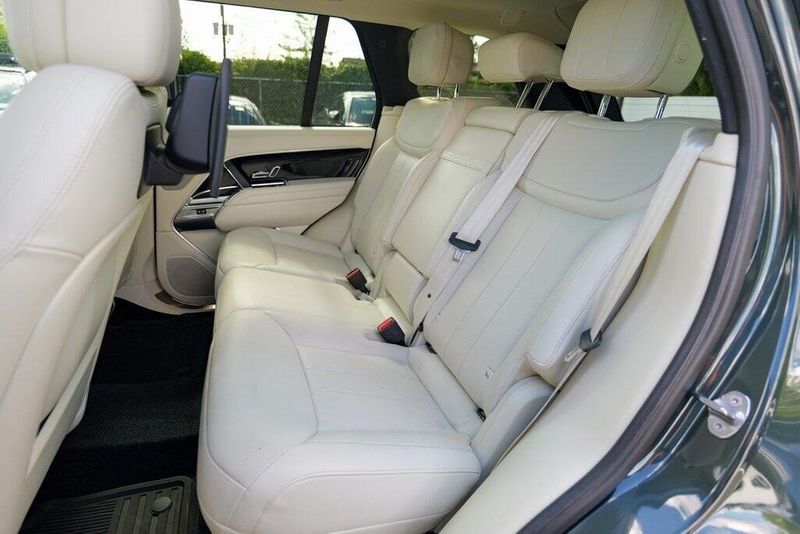2023 Land Rover Range Rover SE photo 24