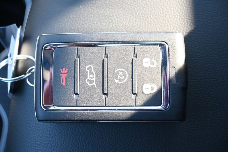 2025 Jeep Grand Cherokee L Altitude XImage 30
