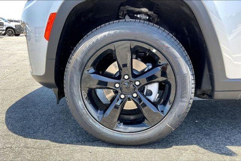 New 2026 Jeep Grand Cherokee Limited 4x2Image 10