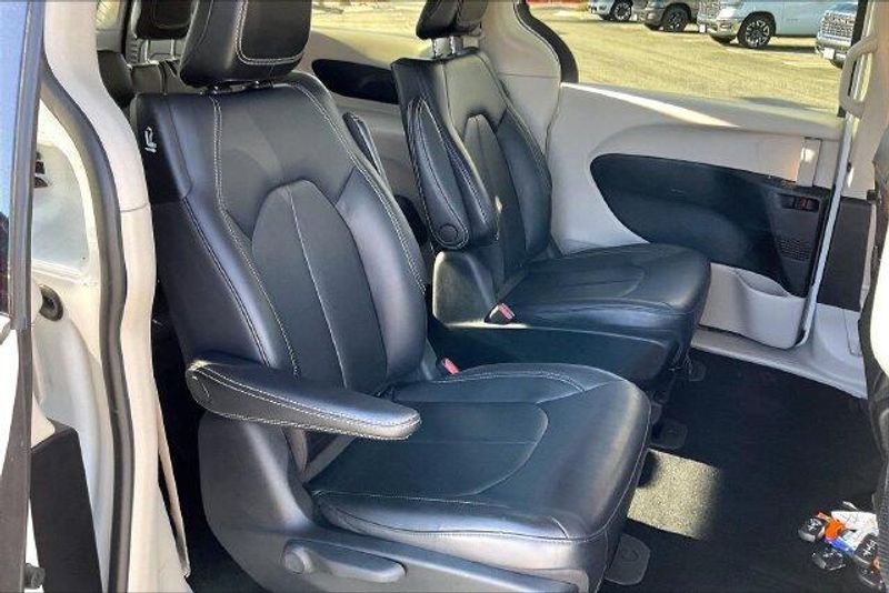 Used 2023 Chrysler Pacifica Hybrid Touring LImage 26