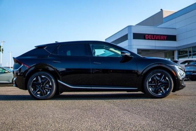 2025 Kia EV6 WindImage 8