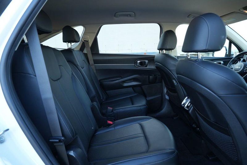 Used 2023 Kia Sorento Hybrid EXImage 17