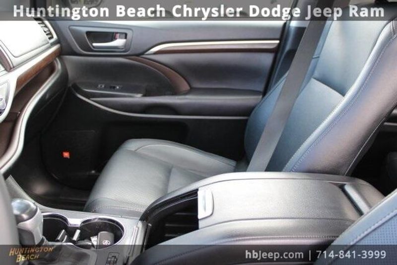 2016 Toyota Highlander LimitedImage 35