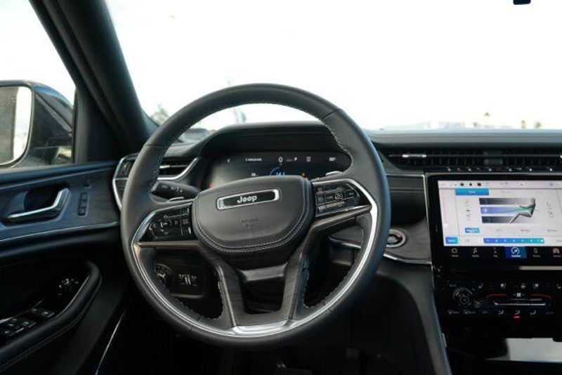 Used 2024 Jeep Grand Cherokee L OverlandImage 15