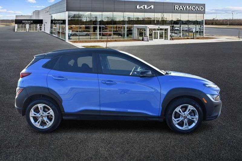 Used 2022 Hyundai Kona SELImage 2