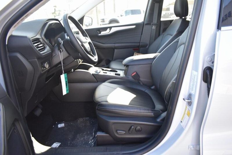 2025 Ford Escape Plug-In Hybrid BaseImage 15