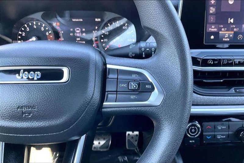 Used 2025 Jeep Compass SportImage 19