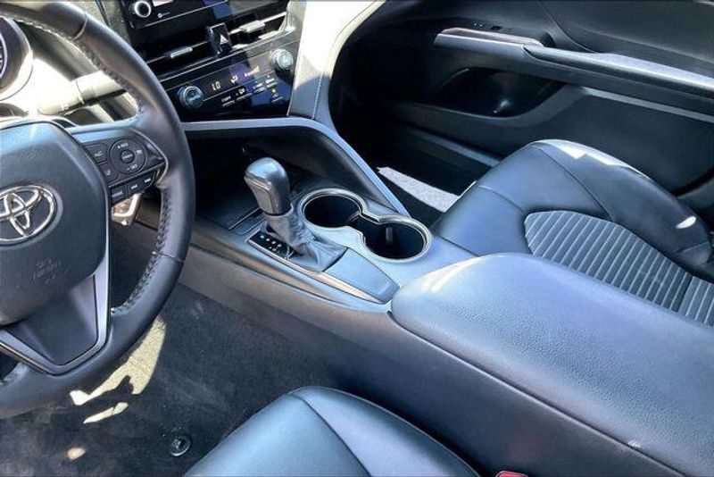 Used 2021 Toyota Camry SEImage 17