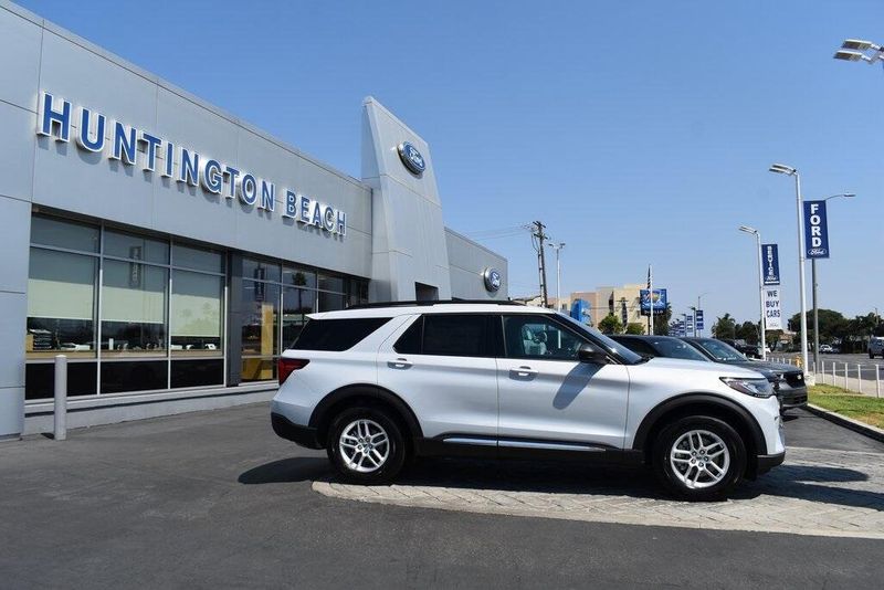 New 2025 Ford Explorer ActiveImage 3