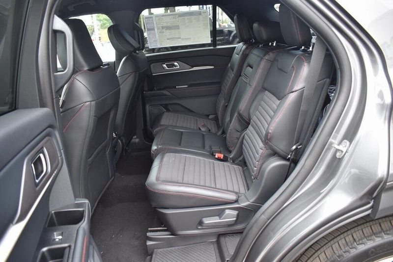 2025 Ford Explorer ST-LineImage 10