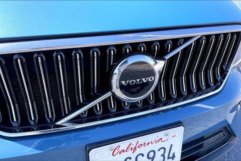 Used 2024 Volvo XC40 B5 CoreImage 29