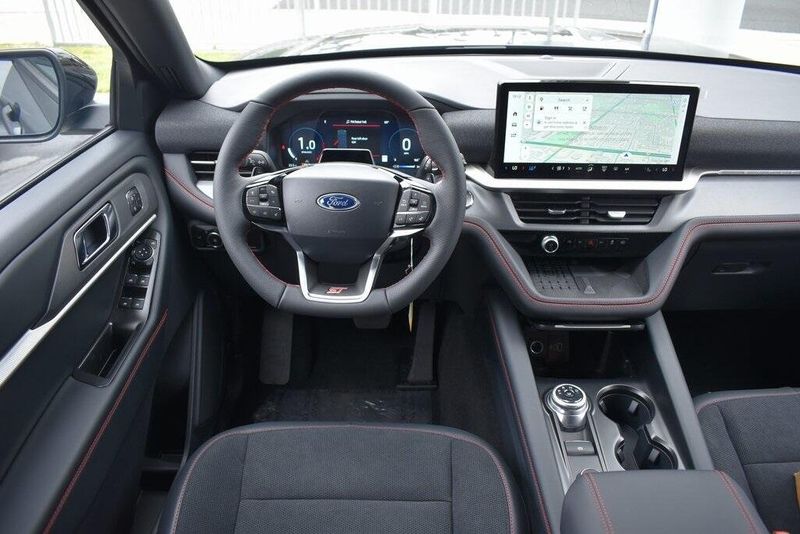 New 2025 Ford Explorer STImage 14
