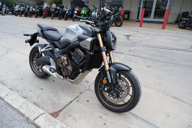 2024 HONDA CB650R ABS PEARL SMOKY GRAY 