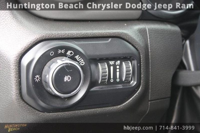 2022 Jeep Wrangler Unlimited SaharaImage 12