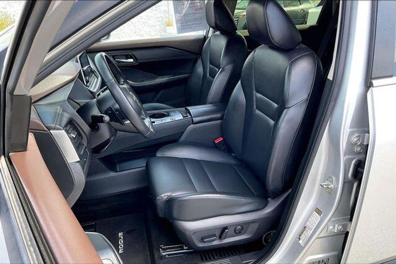 Used 2023 Nissan Rogue SVImage 24