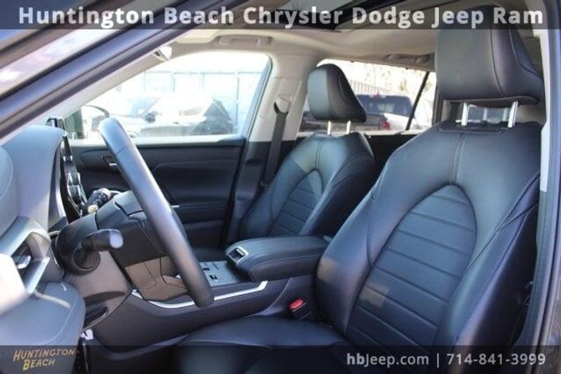 2024 Toyota Highlander XLEImage 32