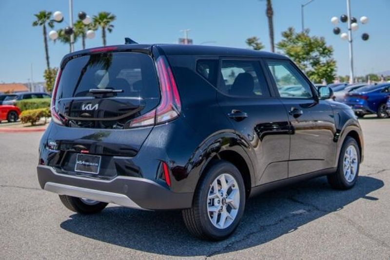 2025 Kia Soul LXImage 7