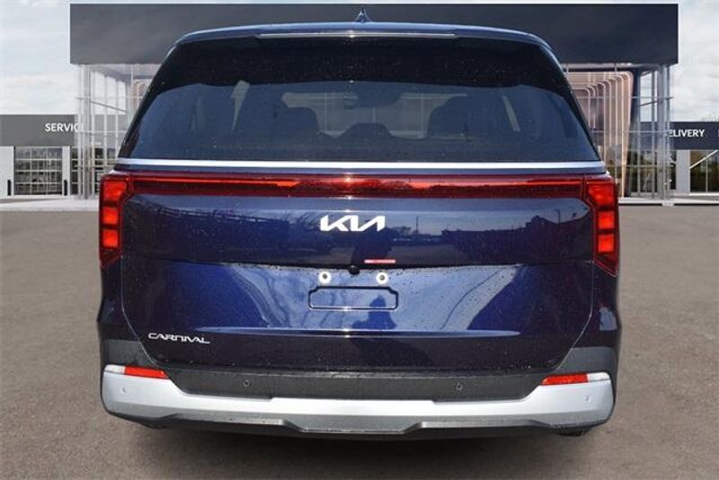 2025 Kia Carnival LXSImage 4