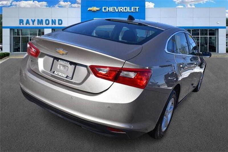 2025 Chevrolet Malibu LSImage 3