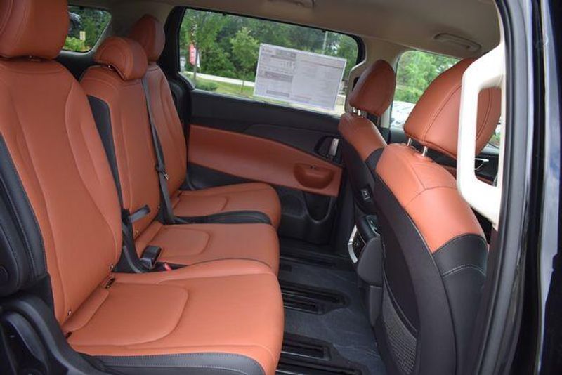 New 2026 Kia Carnival EXImage 16