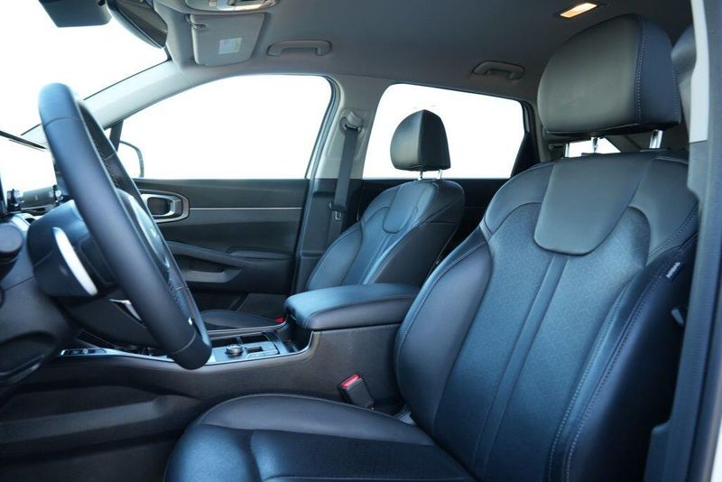 Used 2023 Kia Sorento Hybrid EXImage 13