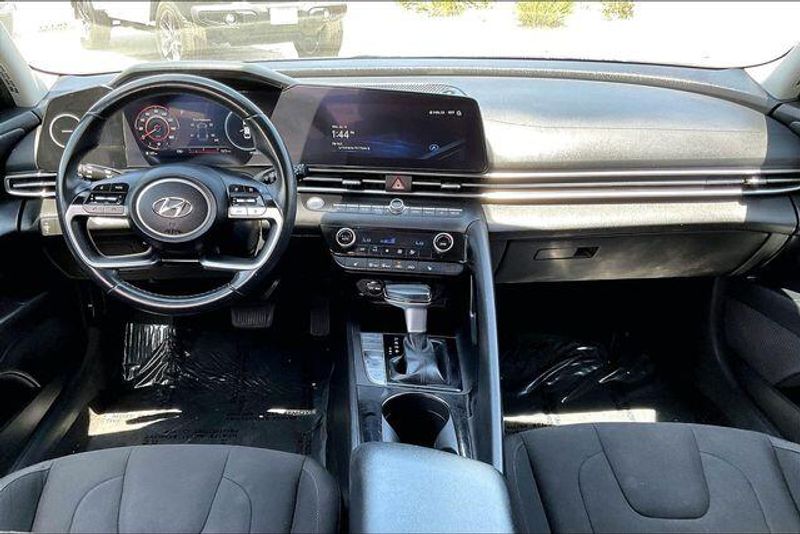 Used 2023 Hyundai Elantra SELImage 15