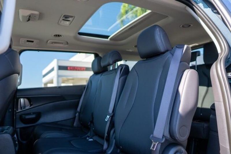 2025 Kia Carnival Hybrid SXImage 11