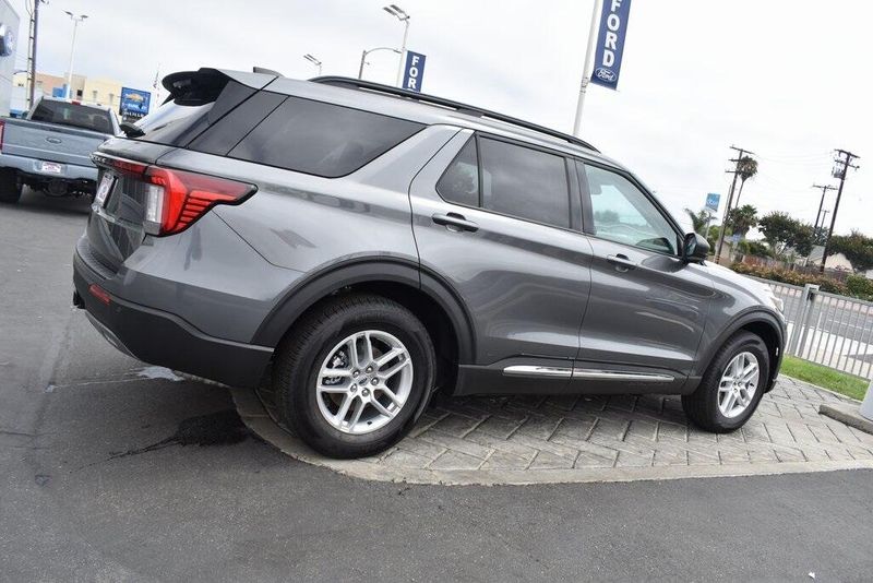 New 2025 Ford Explorer ActiveImage 2