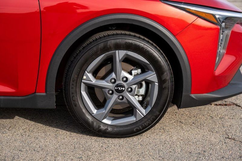 Used 2025 Kia K4 LXSImage 9