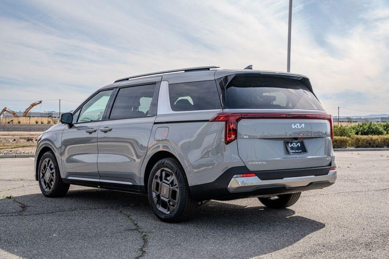 New 2026 Kia Carnival Hybrid SXImage 5
