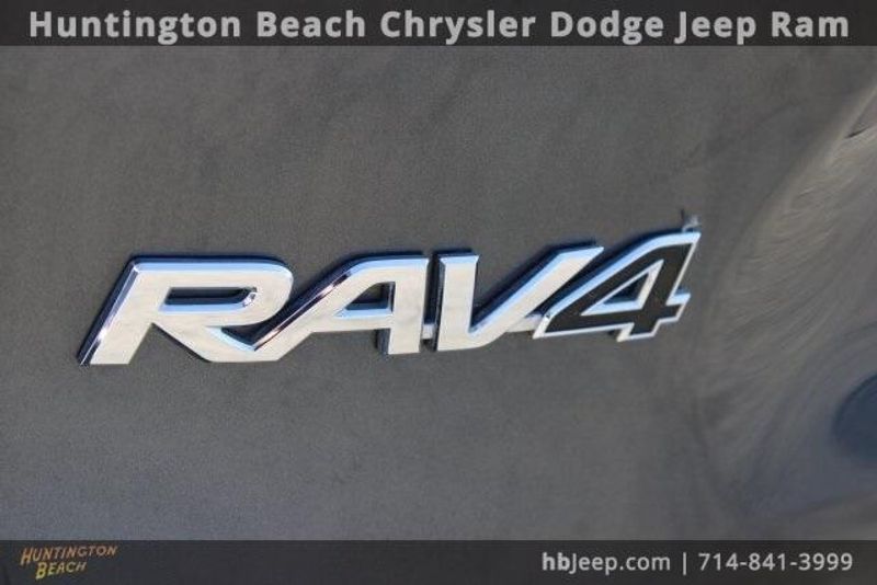2023 Toyota RAV4 XLE PremiumImage 7