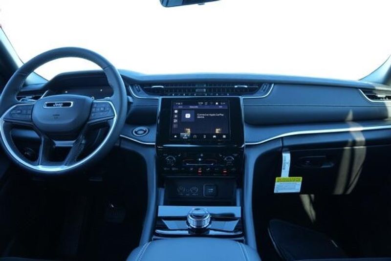 New 2025 Jeep Grand Cherokee Altitude XImage 19