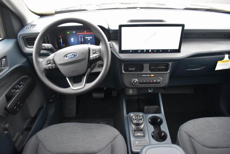 New 2025 Ford Maverick XLImage 10