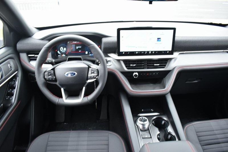 New 2025 Ford Explorer ST-LineImage 12