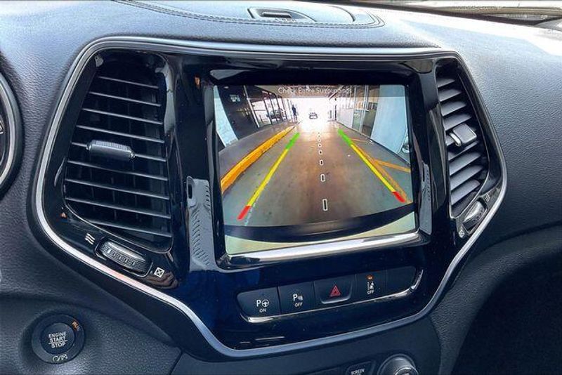 Used 2019 Jeep Cherokee LimitedImage 21