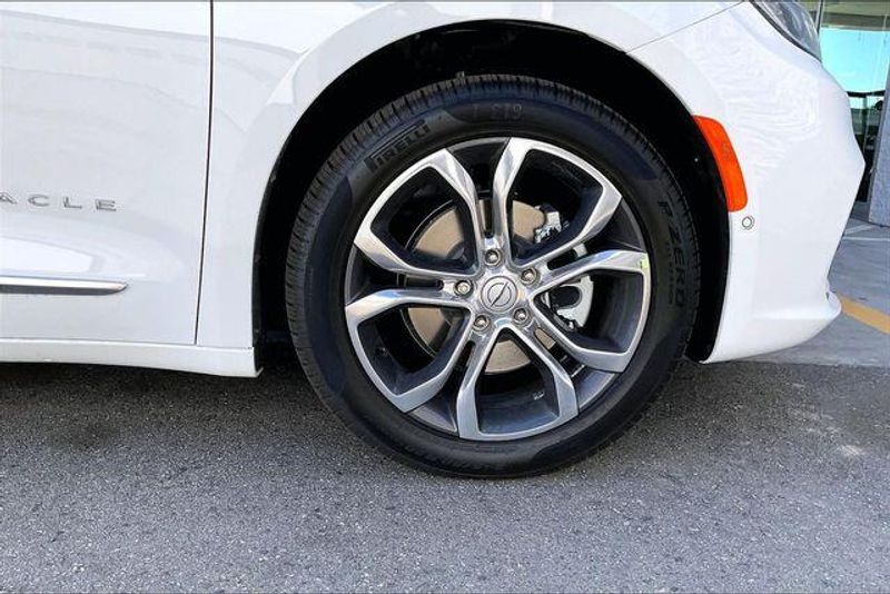 New 2026 Chrysler Pacifica PinnacleImage 10