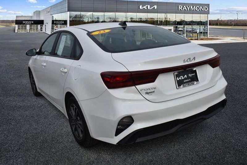 Used 2023 Kia Forte LXSImage 6