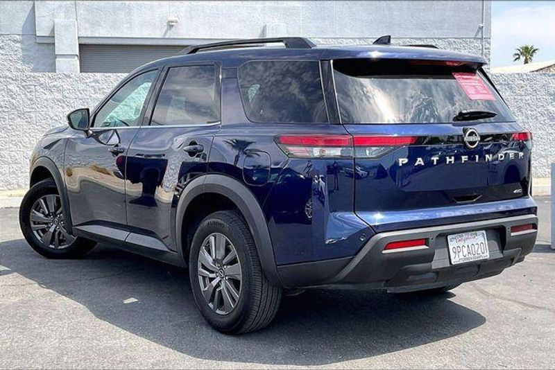 Used 2025 Nissan Pathfinder SVImage 10