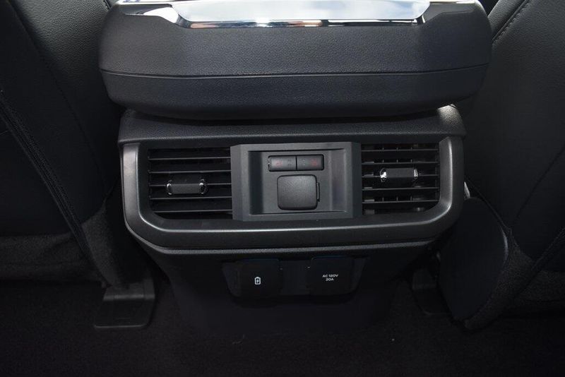 2025 Ford F-150 LariatImage 17