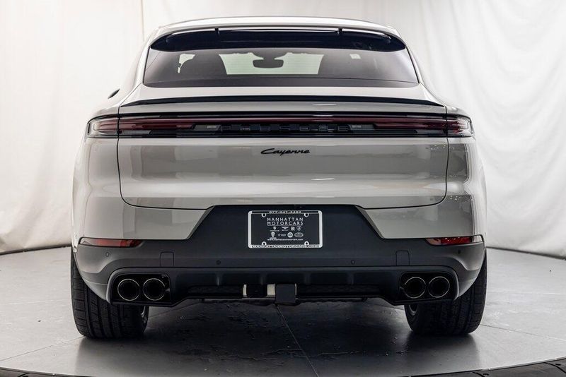 2024 Porsche Cayenne BaseImage 4