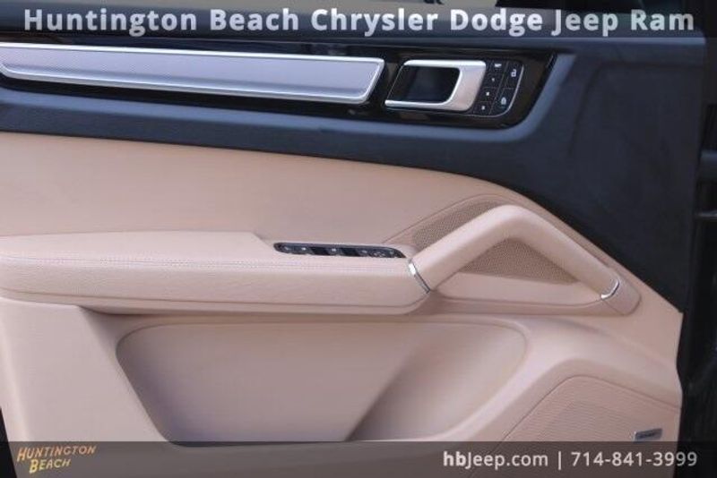 2022 Porsche Cayenne Platinum EditionImage 11
